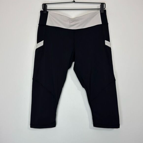 Lululemon Run: Mod Moves Crop Legging 10 - Picture 4 of 9